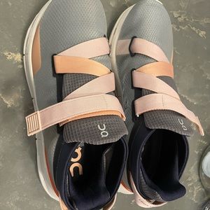 On Cloud Velcro W Size 9